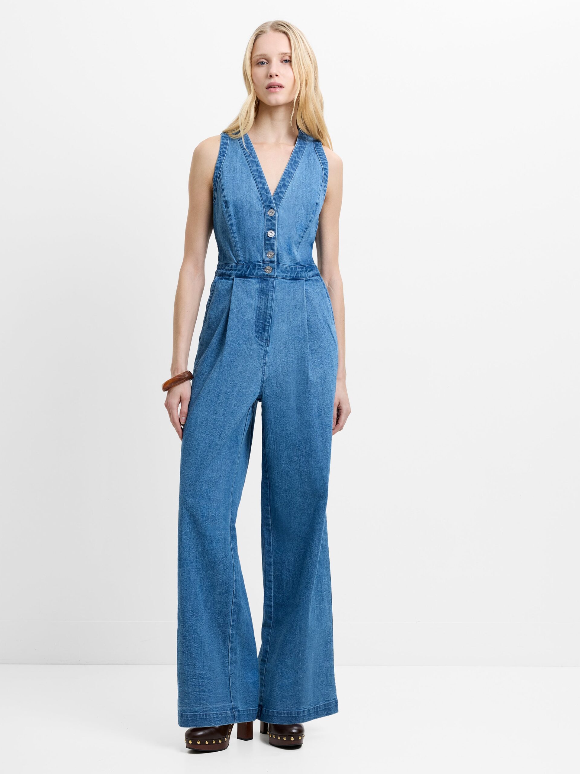 Arywoode Denim V-Neck Jumpsuit Light Wash Blue