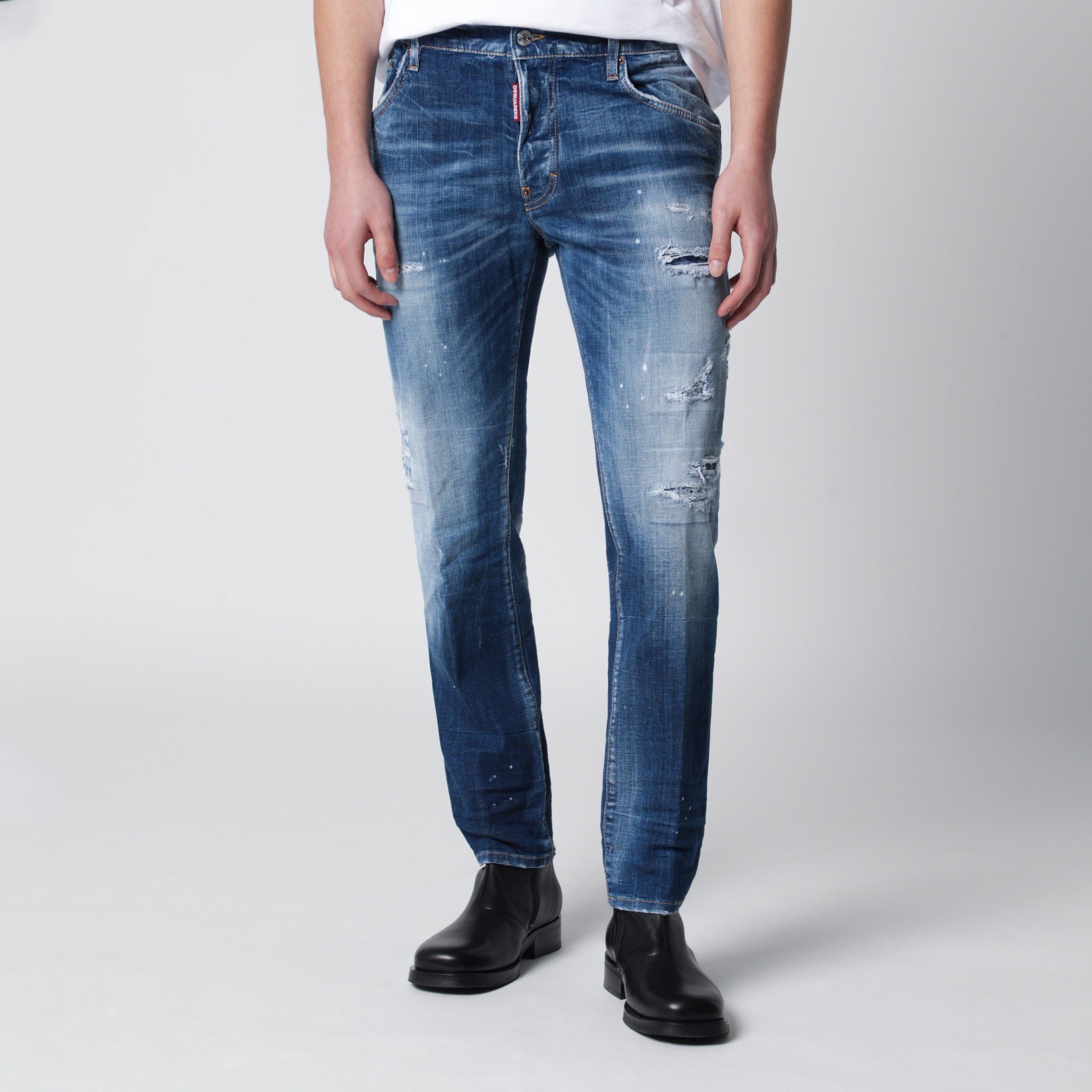 Skater jeans in medium blue with destroyed details