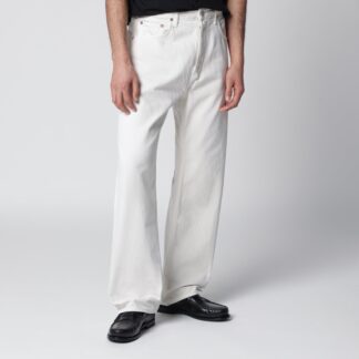 White trousers in regenerated denim